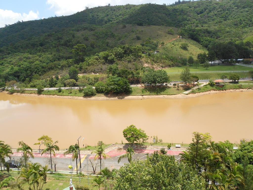 Flat No Hotel Cavalinho Branco อากวัสจิลิงดอยา ภายนอก รูปภาพ